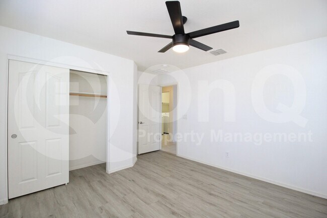 Building Photo - 1819 W Bonanza Dr