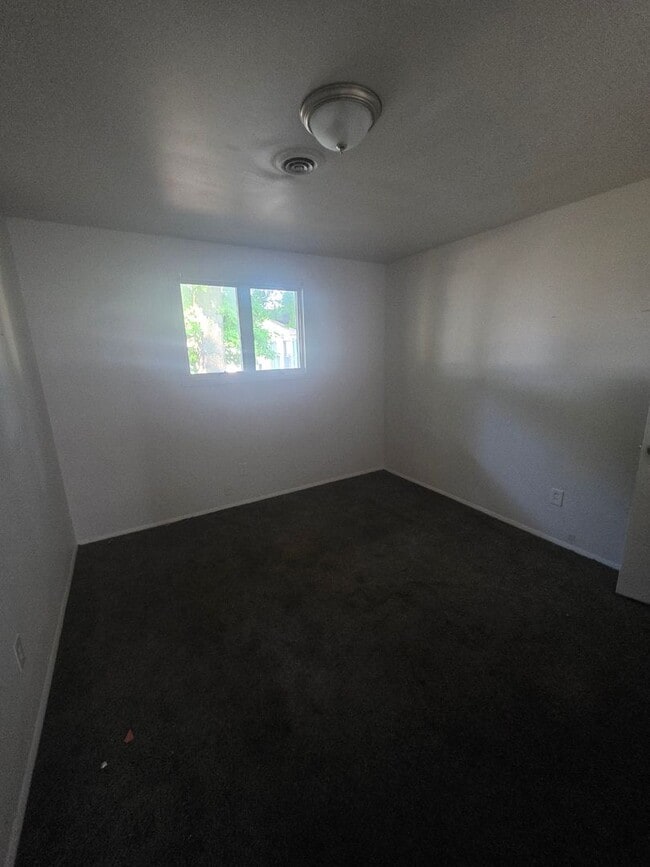 Building Photo - 2bed/1bath