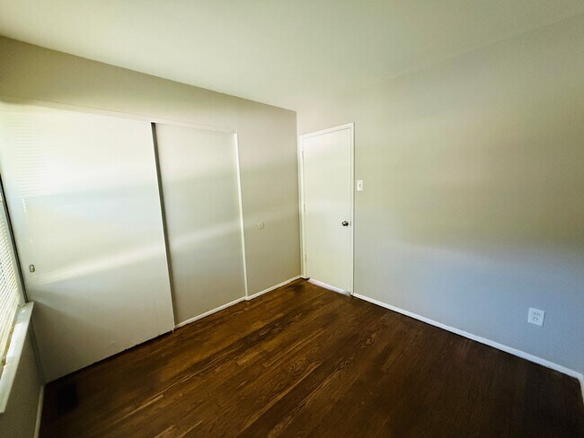 Building Photo - 3 Bedroom 1 bathroom home for rent in Hazelwood