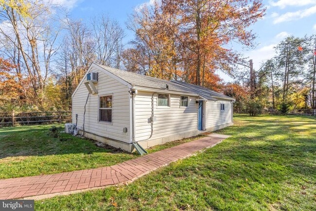 Building Photo - 2813 Woodlawn Trail