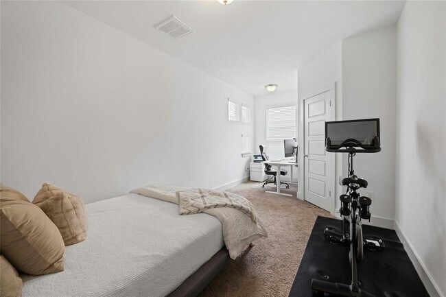 Building Photo - 2313 Capulet St