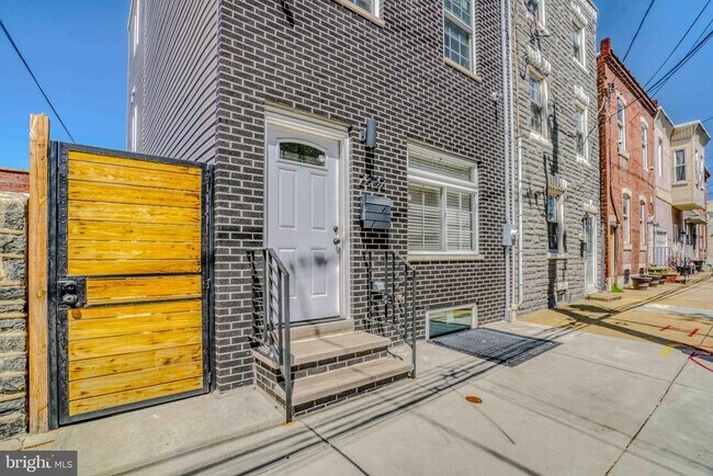 Building Photo - 2832 Edgemont St