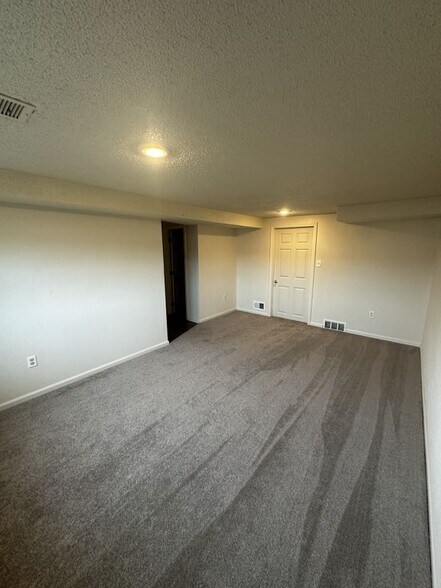 Building Photo - 3237 N 84th Terrace