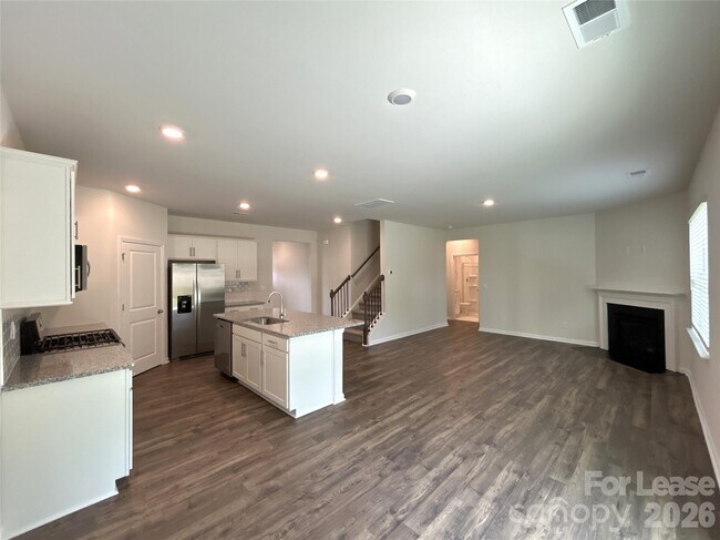 Building Photo - 1920 Vanderlyn St