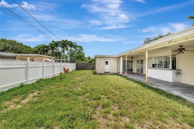 Building Photo - 9121 SW 54th Pl