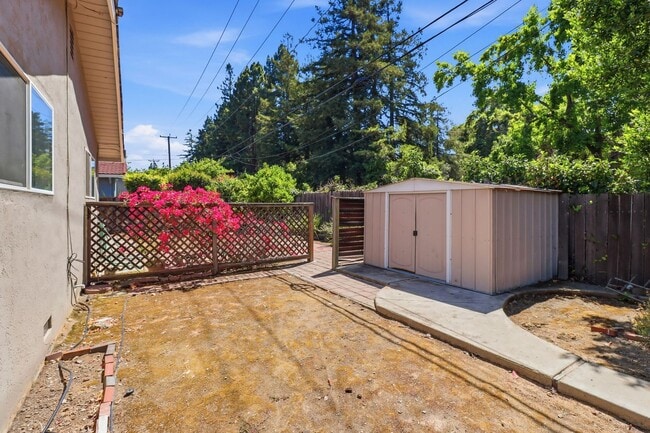 Building Photo - What a Great Home! Available Now!