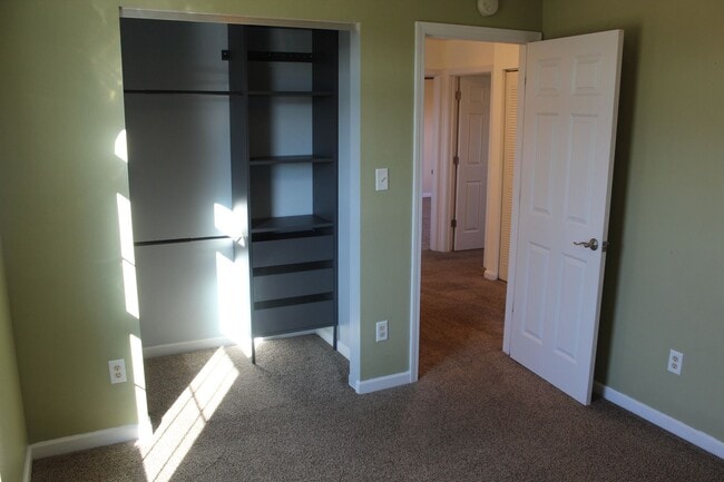 Building Photo - Beautiful 4 BR w/fenced yard in Brownsburg!