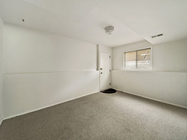 Building Photo - 189 S Park Blvd