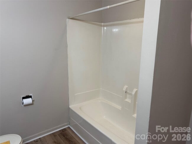 Building Photo - 220 Sunny Hill Dr