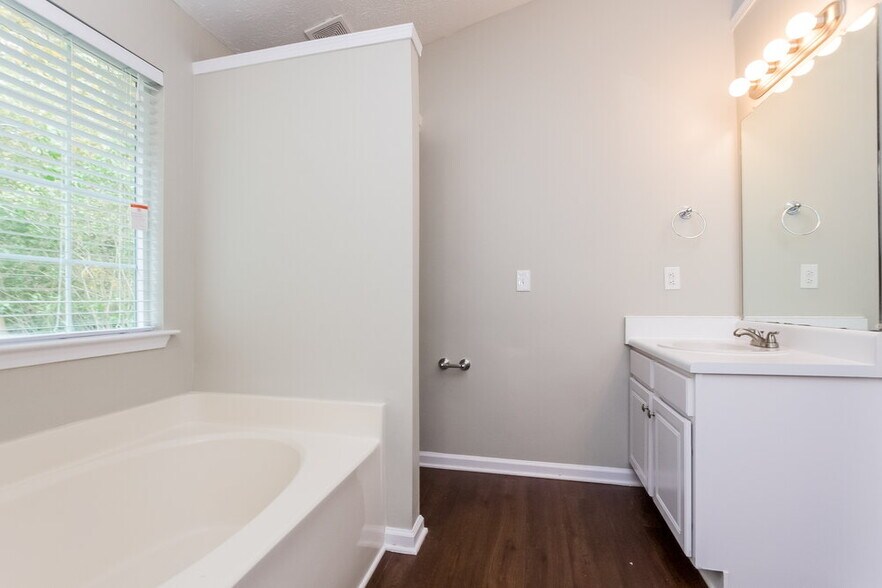 Building Photo - 3065 Trotters Field Dr SW
