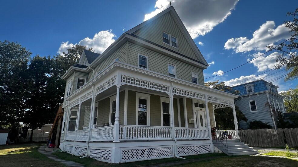 EXTERIOR - 89 Grant St