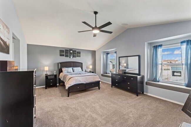 Building Photo - Beautiful 5-Bedroom, 4-Bathroom Home with ...