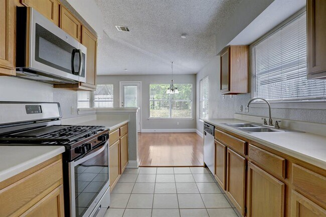 Building Photo - 911 Isernia Dr
