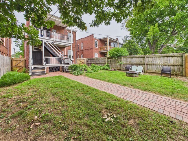 Building Photo - 3543 Grove Ave