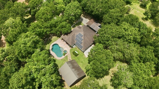 Building Photo - 223 Pin Oak Ln