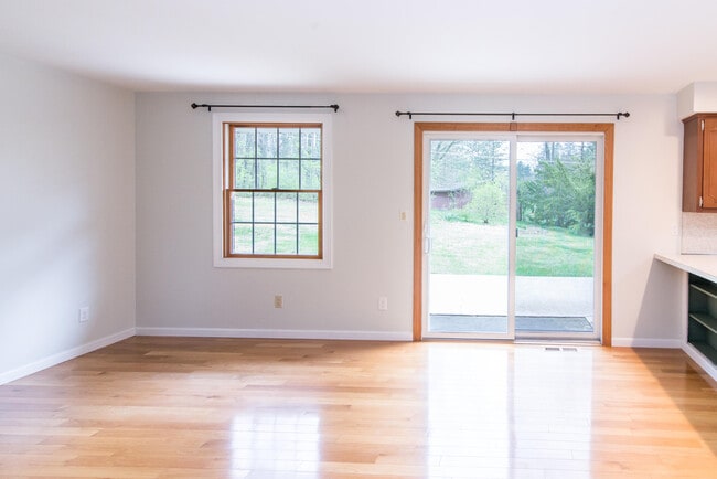 Building Photo - 6868 Crane Rd