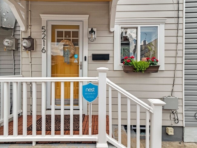 Building Photo - Luxury Updated Row Home | 1 Block from Butler Street