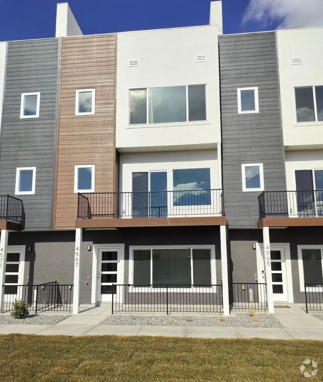 Building Photo - Amazing Modern three-story new build townh...