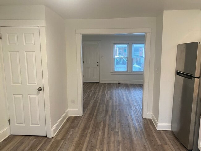 Building Photo - Cozy 2 Bedroom Home with Central Air!