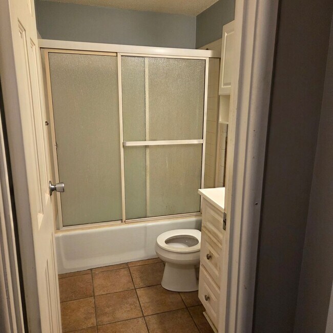 Building Photo - South Lincoln 1-bedroom apartment