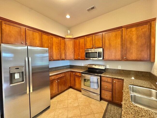 Building Photo - NEWPORT NEWS - STUNNING APARTMENT IN  THE ...