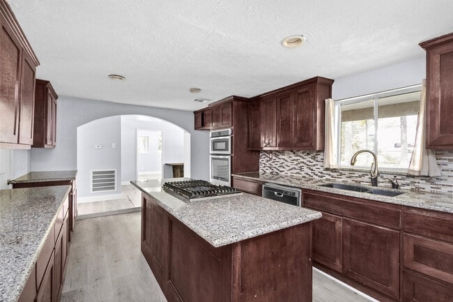 Building Photo - 501 Sioux River Rd