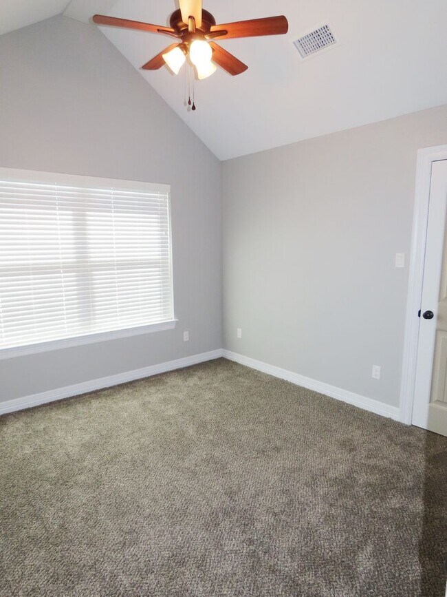 Building Photo - Stunning 4 Bedroom, 2 Bath Home in Lindale