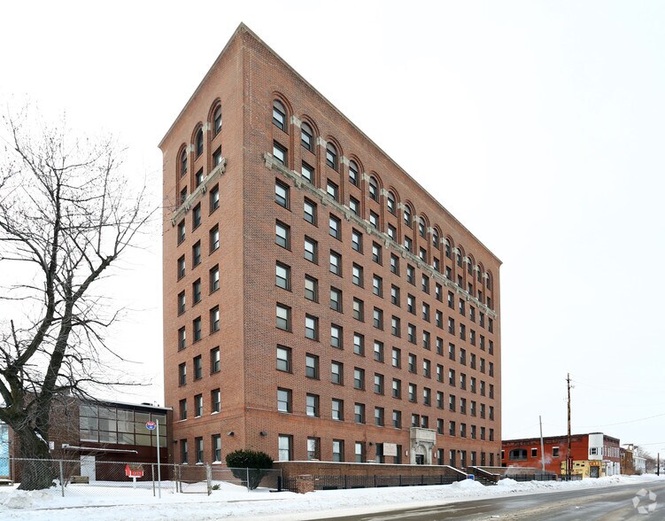 Emeritus House 4450 Cedar Ave Cleveland OH 44103 Apartment Finder