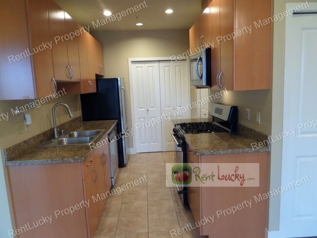 Building Photo - GREAT VIEWS! Lovely 2-Bedroom, 2 Bath Condo in Fantastic Fremont Area w/Garage Parking!!