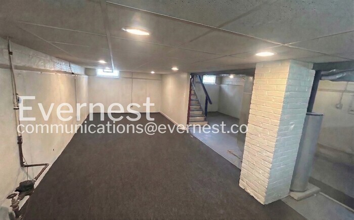 Building Photo - 16913 Lotus Dr