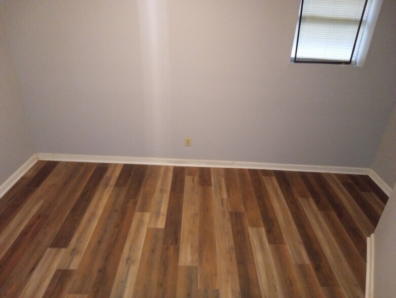 second bedroom/office - 3303 Peaceway Dr