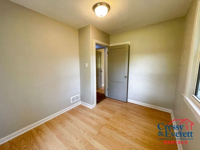 Building Photo - 4 Bedroom Rural Ranch