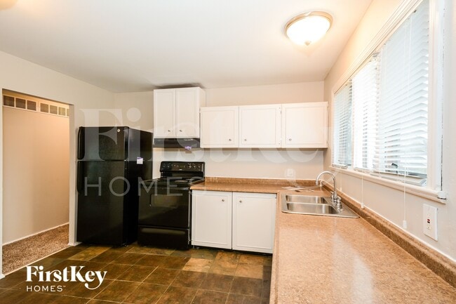 Building Photo - 2718 Westminster Dr