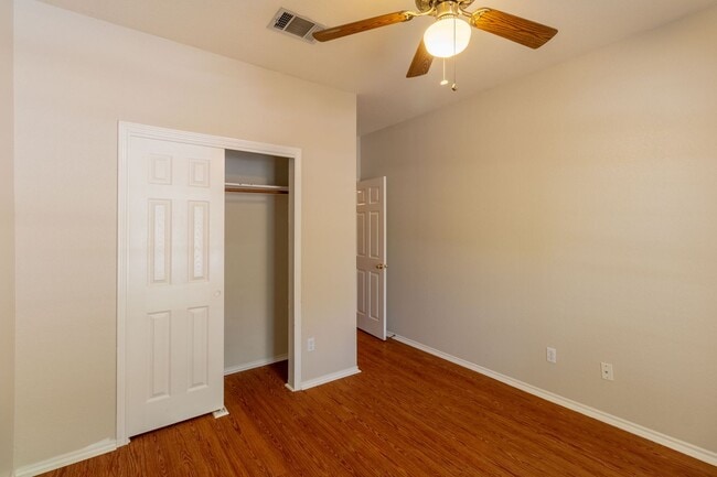 Building Photo - 4 bedroom, 2 bathroom home in South Austin!