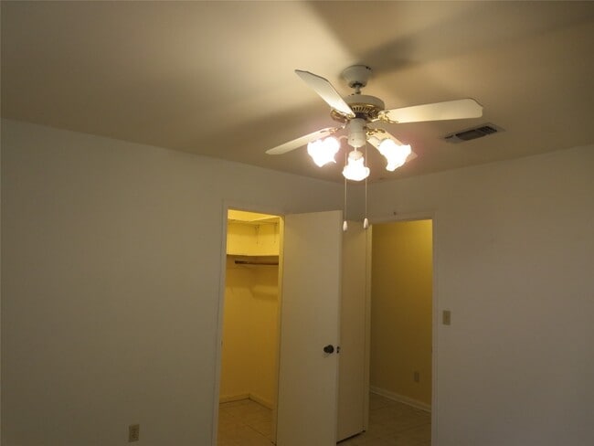 Building Photo - 1006 Walnut Bend Ln