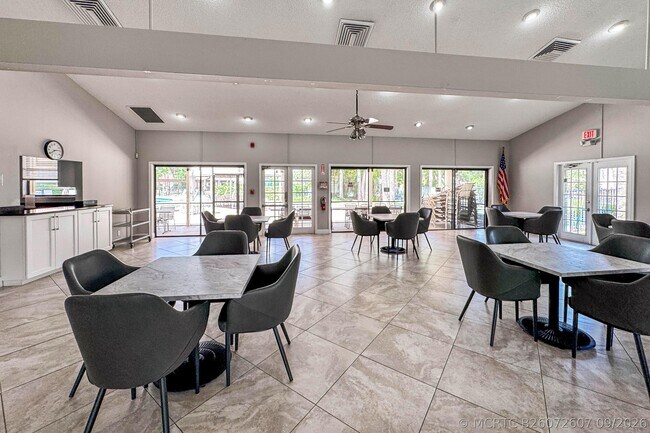 Building Photo - 3362 Lucerne Park Dr