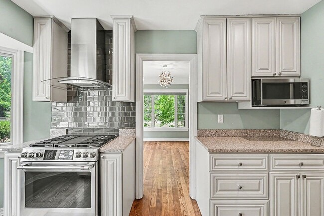 Building Photo - Classic Denver Charm Meets Modern Flexibility