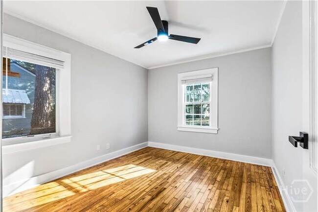 Building Photo - 2140 E 42nd St