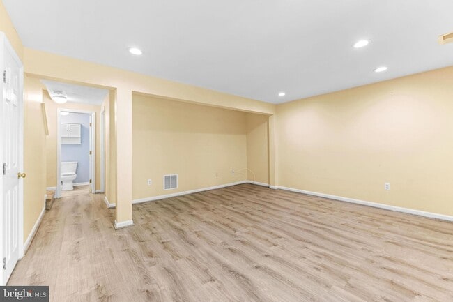 Building Photo - 1246 Seminole Dr