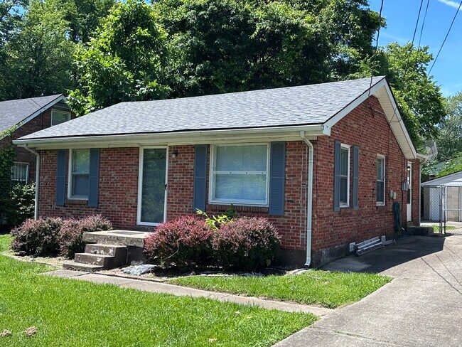 Building Photo - Cozy Cottage
