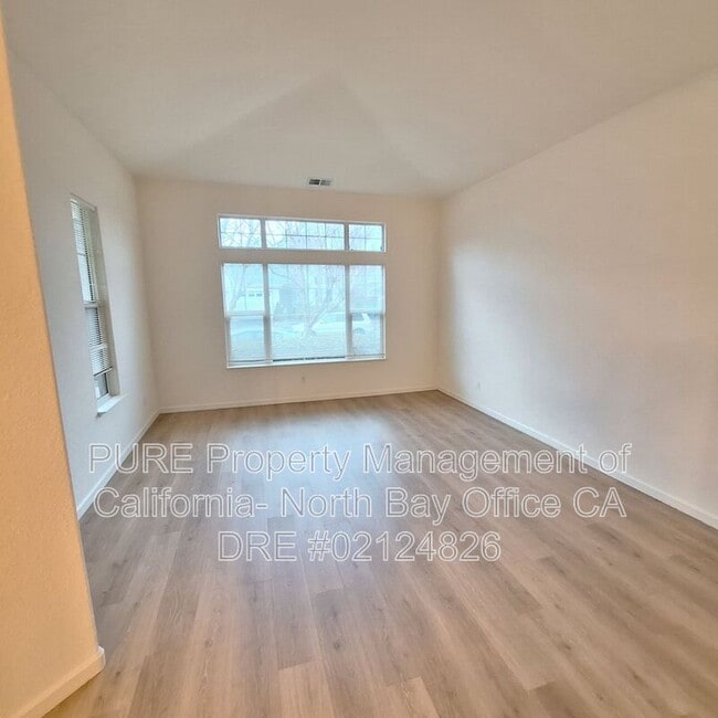 Building Photo - 1887 Mallard Ln