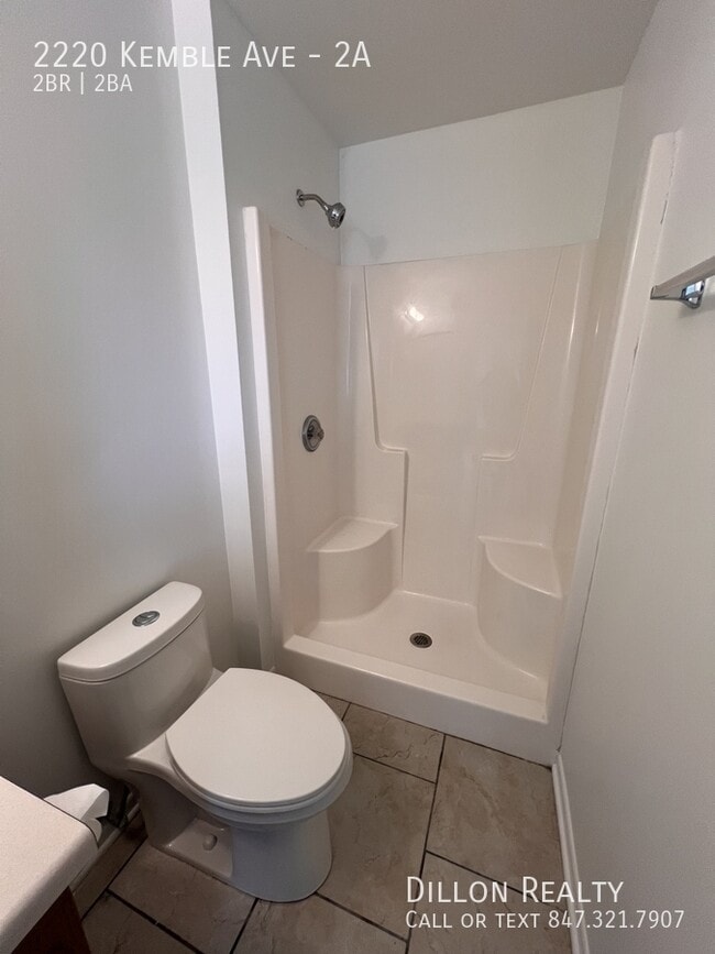 Building Photo - 2220 Kemble Ave