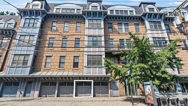 Building Photo - 92 Madison St