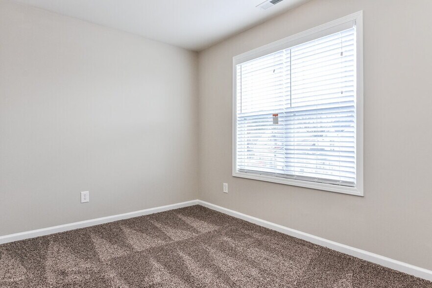 Building Photo - 16 Hollyridge Ct