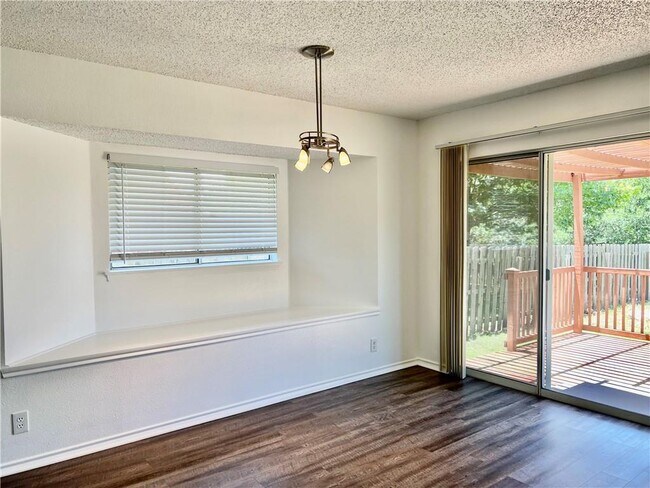 Building Photo - 1105 Jolie Ln