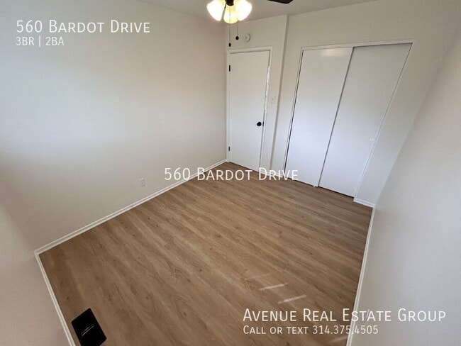 Building Photo - 560 Bardot Dr
