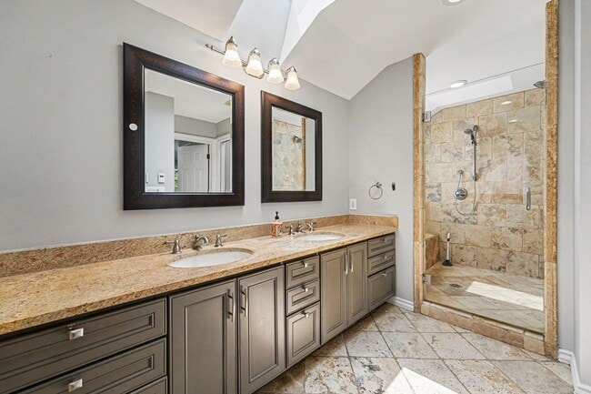 Building Photo - Classic Denver Charm Meets Modern Flexibility