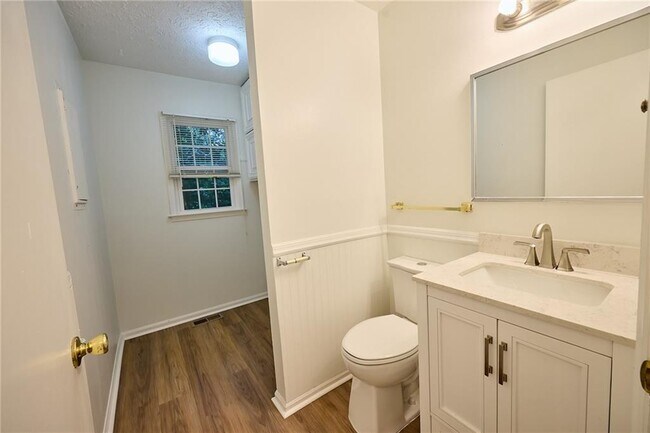 Building Photo - 1718 Country Park Way