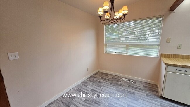 Building Photo - 14245 SE 41st St