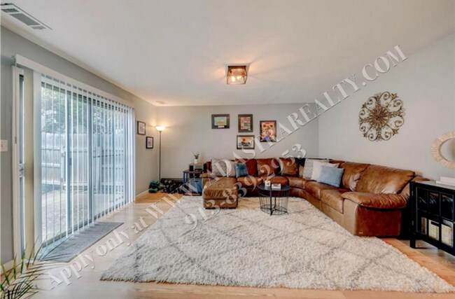 Building Photo - Beautiful Updated 3 Bed 3 Bath Home in Ove...
